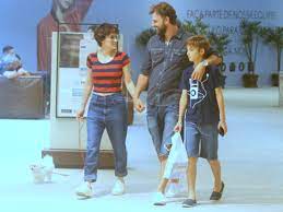 Maybe you would like to learn more about one of these? Fernanda Vasconcellos E Flagrada Em Passeio Com Cassio Reis E O Filho Dele Em Shopping