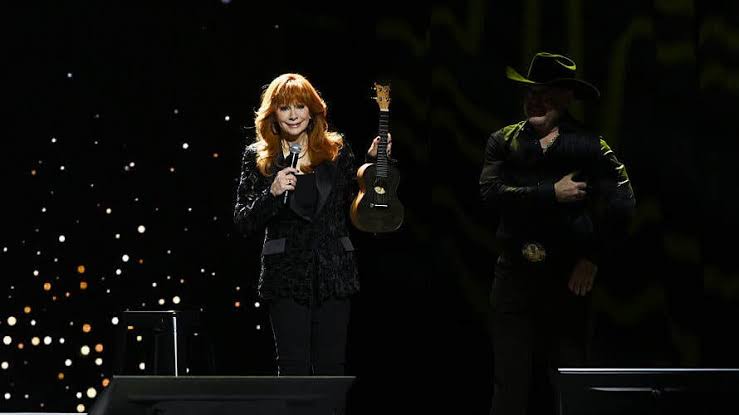 Reba McEntire Releases Two Rare Broadway Recordings 25 Years After Final  Performance - 92.5 XTU