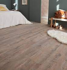 Dalles en pvc , dalle lino et dalles vinyle pour la cuisine, la salle de bain ou toute autre pièce de la maison. Lame Pvc Clipsable Gerflor Premium Clic Pecan 20 4 X 123 9 Cm Vendue Au Carton Castorama