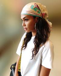 Bandana may not seem like it, but it's a versatile accessory that can be used with different styles and hair lengths. How To Wear A Scarf Emily Ratajkowski Joan Smalls And More Show Off The Summer S Hottest Hair Turban Headband Hairstyles Head Scarf Styles Hair Scarf Styles