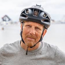 HEY THERE. Just going to leave this here for a while: a pinned post to help  you get to know me, if you didn't already. . I am Martin. I am a