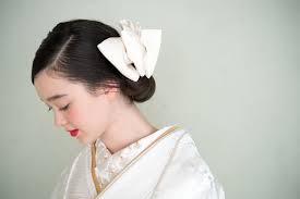 白無垢の髪型に悩んだらこれ 可愛い洋髪アレンジ 白無垢屋 白無垢 髪型 色打掛 髪型 色打ち掛け 髪型
