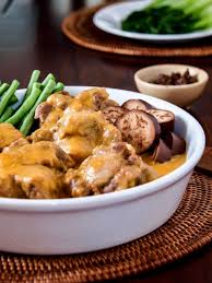 Classic kare kare is best enjoyed with a serving of warm bagoong. Kare Kare Ang Sarap