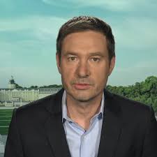 SWR-Rechtsexperte Kolja Schwartz: "Beamte müssen aktiv für die Verfassung  einstehen"