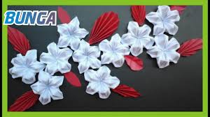 Bikin bunga dari kertas kue dengan memakai gunting dan dibuat menjadi beberapa bentuk yang berbeda dan juga warna yang beda juga. Diy Cara Membuat Bunga Dari Kertas Merahputih Youtube