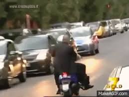 La figura del rival de la real es su presidente: De Laurentis Show Prima Impreca Siete Delle Merde E Poi Va Via In Scooter Senza Casco On Make A Gif