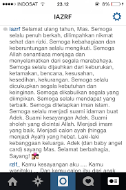 Tapi ia nampak canggung, mungkin. Ucapan Selamat Ulang Tahun Ibu Mertua