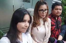 Dari ibu angbeen rishi menjalani pemeriksaan atas laporan sang anak hingga gpan angkat bicara soal kepulangan suami vanessa angel meski positif narkoba. Ibu Dituduh Lakukan Kekerasan Adik Angbeen Rishi Itu Kan Mama Kita Matamata Com