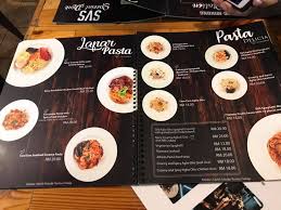 Kuala terengganu is the administrative capital, royal capital and the main economic centre of terengganu, on the east coast of peninsular malaysia. Makan Malam Di The Syrup Vs Soda Kuala Terengganu Blog Luthfi Sekadar Nukilan
