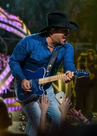 Confirmed Garth Brooks To Perform At Albertsons Stadium In