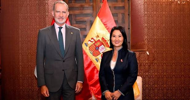 🇵🇪🇪🇸 Keiko Fujimori recibe a Felipe VI antes de asumir la presidencia  La presidenta electa de Perú, Keiko Fujimori, sostuvo una reunión con el rey  Felipe VI de España, en la antesala