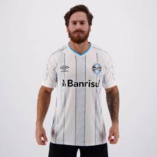 Braço social do clube, é uma associação sem fins lucrativos que tem por finalidade atender crianças e adolescentes em situação de vulnerabilidade social, por meio de atividades em horário inverso ao da escola. Camisa Umbro Gremio Away 2020 3 Geromel Jersey Futfanatics