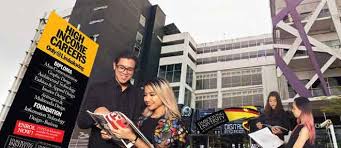 Kommandanten for mohlomis mest fortjenstfulle orden av hans majestet kong letsie iii i kongeriket. Universiti Teknologi Kreatif Limkokwing Pindah Ke Kampus Baharu Di Cityone Utusan Borneo Online
