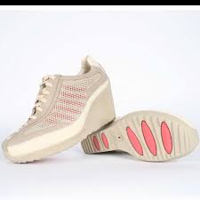 It was 1973 in santa barbara, california, when deckers brands founder took a risk, followed a passion and created a new kind of footwear. Active Tsubo Shoes Online