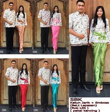 Model baju muslim blouse dan gamis lebih banyak menggunakan bahan sifon. 35 Trend Terbaru Baju Batik Couple Terbaru Untuk Tunangan Lamaz Morradean