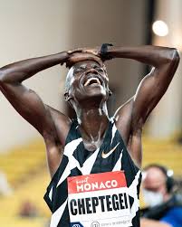 The ugandan had predicted a world record run in the first diamond league meeting of the season. Joshua Cheptegei Sets A New World Record On The 5000m