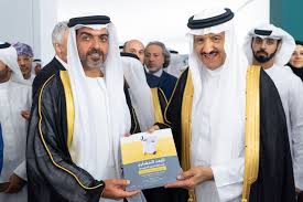 هو الأمير محمد بن سلمان بن عبدالعزيز بن عبدالرحمن بن فيصل بن تركي بن عبدالله بن محمد آل سعود، وهو ولي العهد عمل الأمير محمد بن سلمان في بداية حياته في الأعمال الحرة، إذ أسس العديد من الشركات التجارية، كما أنه شارك في العديد من المبادرات والنشاطات والأعمال. Ø§Ù„Ø£Ù…ÙŠØ± Ø³Ù„Ø·Ø§Ù† Ø¨Ù† Ø³Ù„Ù…Ø§Ù† ÙŠÙ‡Ø¯ÙŠ Ù†Ø³Ø®Ø© Ù…Ù† ÙƒØªØ§Ø¨Ù‡ Ø§Ù„Ù‰ Ø³Ù…Ùˆ Ø§Ù„Ø´ÙŠØ® Ø­Ø§Ù…Ø¯ Ø¨Ù† Ø²Ø§ÙŠØ¯ Ø¢Ù„ Ù†Ù‡ÙŠØ§Ù†