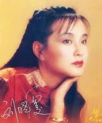 Lưu Hiểu Khánh tung ảnh 30 năm trước đẹp như mộng 'gây sốt'