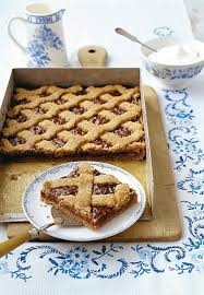 Linzer Kuchen Mit Zwetschgenroster Rezept Essen Und Trinken Susse Backerei Zwetschgenroster