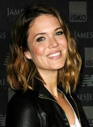 Mandy moore has hair styled in a medium layered bob. Top 29 Mandy Moore Hairstyles Haircuts Ideas To Inspire You