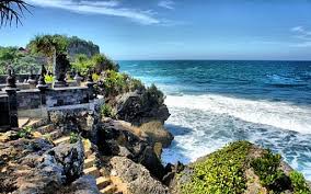 Pantai ngobaran yang berada di sebelah barat pantai baron ini masih satu deretan dengan pantai ngrenehan dan nguyahan. Rentmotorjogjakarta Pantai Ngobaran Rentmotorjogjakarta
