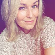 Aloe Heat Lotion suits everyone who appreciates a lovely, relaxing and  warming massage. Equally great for those who work out, as for those who  sits down a lot in their job and