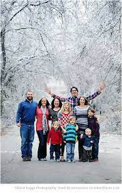 Also, do check our comprehensive blog post on the family photoshoot, where we cover all aspects such as ideas, poses, outfits, etc to get the perfect family photograph. Photography Tutorials And Photo Tips Creative Inspiration Winter Family Photos Winter Family Pictures Winter Family