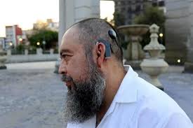 Apoyan inclusión de personas con problemas auditivos