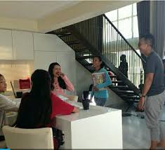 Suamiku gak bisa ikut ngantar, soalnya lagi sibuk jawabku singkat. Isteriku Bukan Tukang Masak Zara Zya Ajak Shiro Drama Realiti Tv Hiburan Forum Cari Infonet