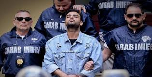 Due tifosi del napoli, arrivati a milano per assistere alla partita contro l'inter, sono stati arrestati domenica sera. Ciro Contini Mandava Video Dal Carcere Con Un Cellulare Ora E Ai Domiciliari