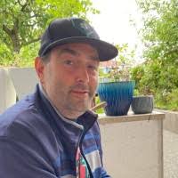 100+ perfiles de «Blaine»