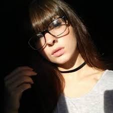 Hannah Bartholomew's Instagram, Twitter & Facebook