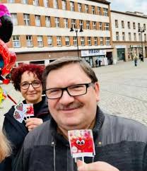 Drodzy Panowie, Z okazji Dnia Mężczyzn przesyłamy Wam najlepsze życzenia od  Pań z Lepsze Zabrze! Niech każdy dzień przynosi Wam radość, satysfakcję i  poczucie spełnienia. Życzymy Wam zdrowia, wytrwałości w dążeniu do