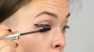 how to do winged eyeliner with