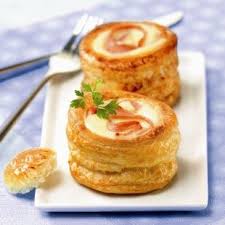 Bouchees Facon Lorraine Preparees Avec Les Bouchees Patissieres Tipiak Pour 6 Personnes Preparation 10 Min Cu Recettes De Cuisine Recette Alimentation