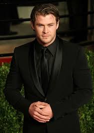 Schwarzer Anzug Schwarzes Hemd Chris Hemsworth Komplett Schwarzer Anzug Schwarzer Anzug Schwarzer Anzug Hochzeit