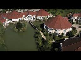 L'hôtel les jardins de beauval est situé au cœur des châteaux de la loire, à 500 m du zoo de beauval, l'un des plus prestigieux zoos d'europe ! Hotel Les Jardins De Beauval Youtube