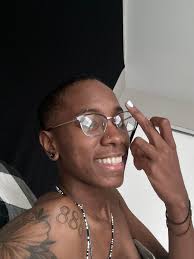 One sign of knowing that u are dating nonsense, If she wears this run bro