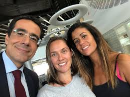 Explore tweets of darius rochebin @dariusrochebin on twitter. Darius Rochebin Merci A Ilona Pour Sa Visite En Redaction ÙÙŠØ³Ø¨ÙˆÙƒ