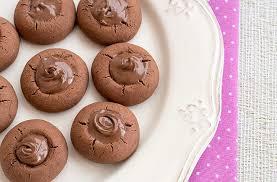 Ecco dei dolci veloci e semplici da fare, pronti in pochi minuti e letteralmente irresistibili. Biscotti Alla Nutella Nutellotti Ricetta Semplice E Veloce Sempliceveloce