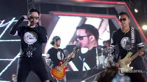 Pertama kali lagu terbaru five minutes dibawakan di acara jambore fivers yang ke 1 dekade #fiveminutes #fiversindonesia #jamborefivers2019. Chord Gitar Lagu Aisah Five Minutes Aisah Telah Pergi Pergi Meninggalkanku Tribunnews Com Mobile