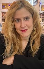 Amber Holmberg's Instagram, Twitter & Facebook