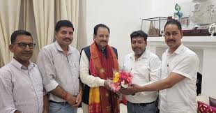 हल्द्वानी स्थित आवास पर भाजपा नैनीताल जिले के नवनियुक्त जिला महामंत्री श्री  विनीत अग्रवाल जी जिला उपाध्यक्ष श्री दया किशन पोखरिया जी जिला ...