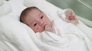 新生児が泣かないは理由と原因5選 赤ちゃんは病気で心配 自閉症 新生児 赤ちゃん 赤ちゃん 成長