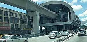 It is part of the sri petaling line, which is situated between bandar puteri station and pusat bandar puchong station. Pusat Bandar Puchong Lrt Station Wikipedia
