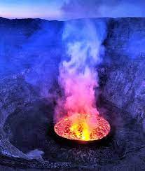 El volcán nyiragongo, cuyas majestuosas laderas oscuras dominan goma y todo el lago kivu, entró en erupción el sábado por la noche. Sign In Volcano Erupting Volcano Democratic Republic Of The Congo