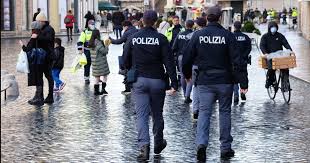 Il nuovo dpcm del 4 novembre, infatti, prevede la suddivisione del territorio nazionale in tre aree, a in un primo momento, il terzo colore indicato era il verde, poi ecco la mappa delle regioni annunciata ufficialmente dal presidente del consiglio durante la conferenza stampa di oggi, 4 novembre Covid Oggi La Bozza Del Nuovo Dpcm Le Misure Fino Al 6 Aprile Cambiano I Colori Delle Regioni Corriere Dell Umbria