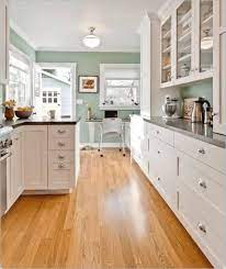 Colori Pareti Per Cucine Simple Best Colori Parete Cucina Moderna Cucina Colorata Progetti Di Cucine Armadietti Cucina