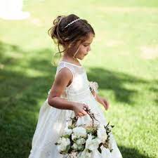 Sometimes little flower girls follow the bride alone or walk … continue reading 21 most cutest flower girl hairstyles Keep Them Looking Lovely 50 Heartwarming Flower Girl Hairstyles Hair Motive