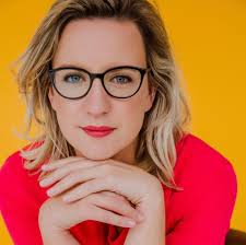 Een truecolor gesprek voor alle (online) ondernemers die luisteren over je verantwoordelijkheid nemen en de berg gaan bewandelen. Life Of Carolien Facebook